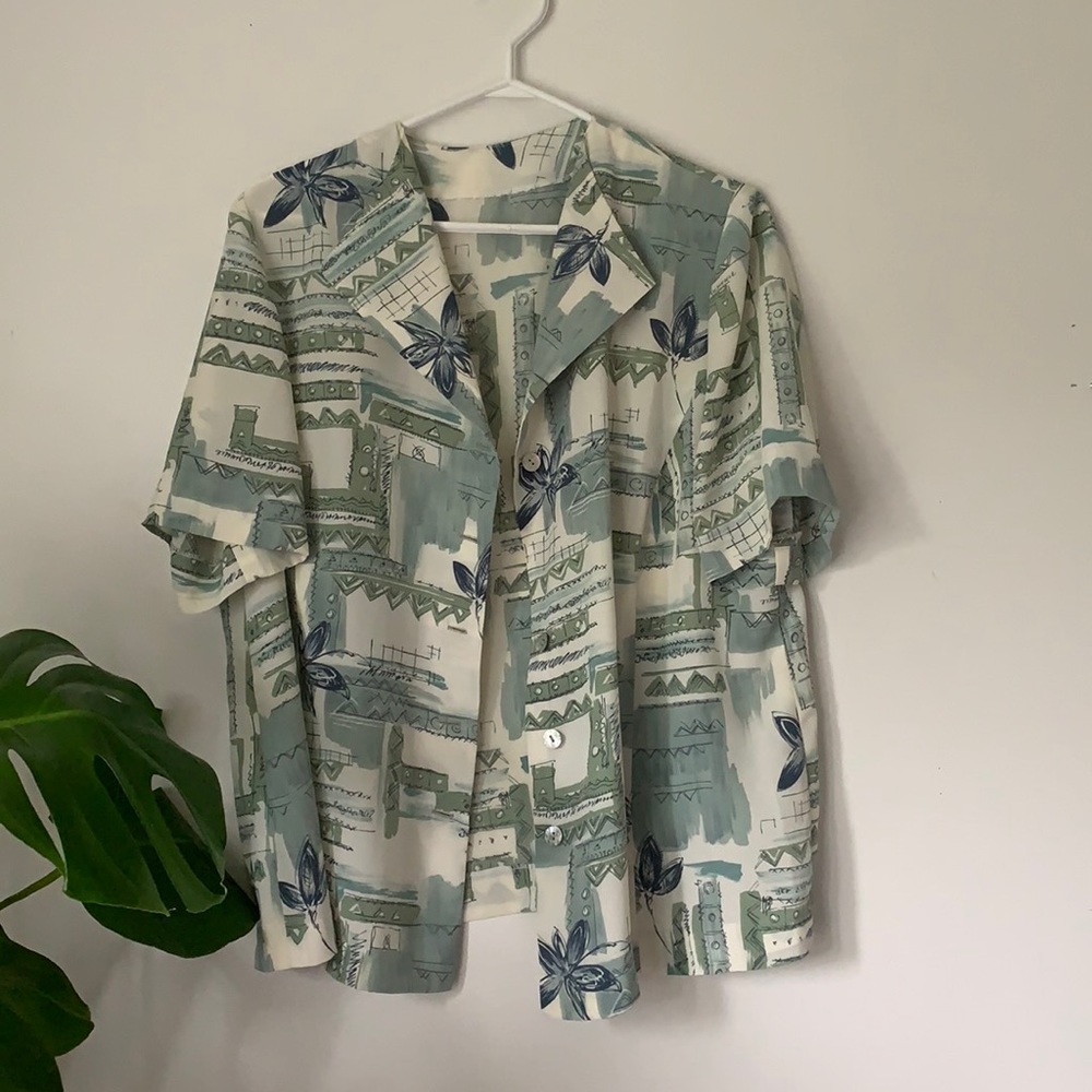 Vintage buttton up shirt